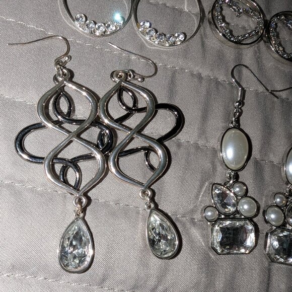 $3 with Bundle ~ Rhinestone Earring Lot 3072 - Picture 2 of 6